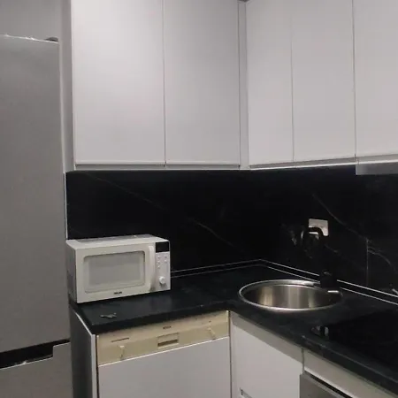 Tek Kompleksi Fishta Apartment Velipoje