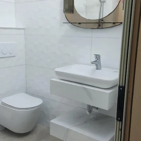 Tek Kompleksi Fishta Apartment Velipoje