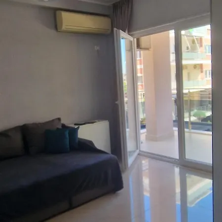 Tek Kompleksi Fishta Apartment Velipoje