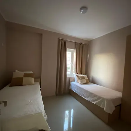 Tek Kompleksi Fishta * Velipoje