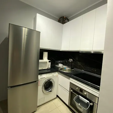 Tek Kompleksi Fishta Apartment