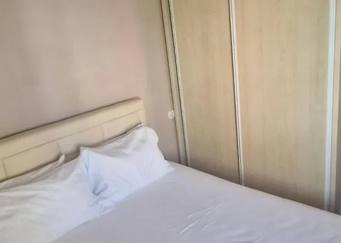 Tek Kompleksi Fishta Velipojë